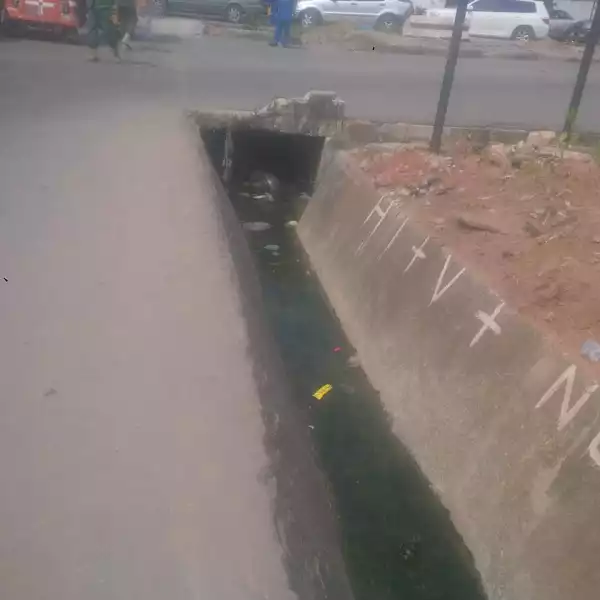 Dead Body Found Lying Inside Gutter Along Bank Road In Owerri (Graphic Photos)